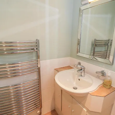 Fawcet House * וויטבי