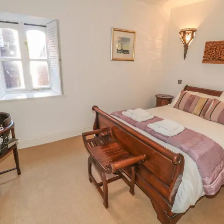 Fawcet House ويتبي